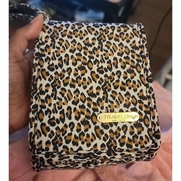 Travelon Crossbody Purse Leopard Print W/Tan Lining Pouch Pockets & Storage EUC - Picture 6 of 6